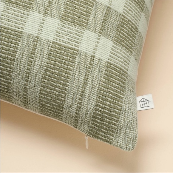 Sold Out Hearth & Hand 18"x18" Tonal Plaid Square Throw Pillow Green NWT - Picture 4 of 4